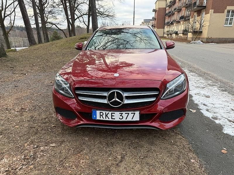 Begagnad Mercedes C350e Avantgarde 211 HK (155 kW) 2017 Röd Kombi