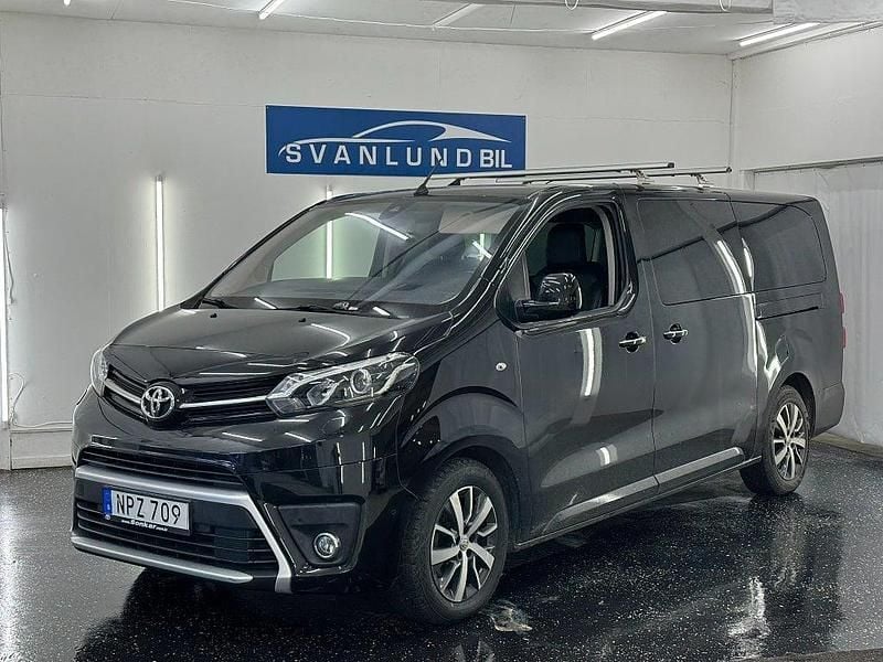 Svart Begagnad 2018 Toyota Proace Verso Kombi | 319 800 kr (Marknadspris) - Bild 1/4
