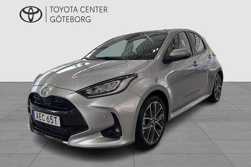 Silver Ny 2025 Toyota Yaris Hybrid Style Halvkombi | 299 900 kr (Marknadspris) - Bild 1/4