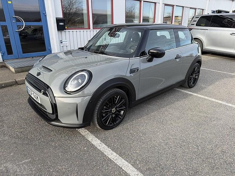 Begagnad Mini Cooper SE 135 kW (184 HK) 2021 Moonwalk grey metallic Halvkombi
