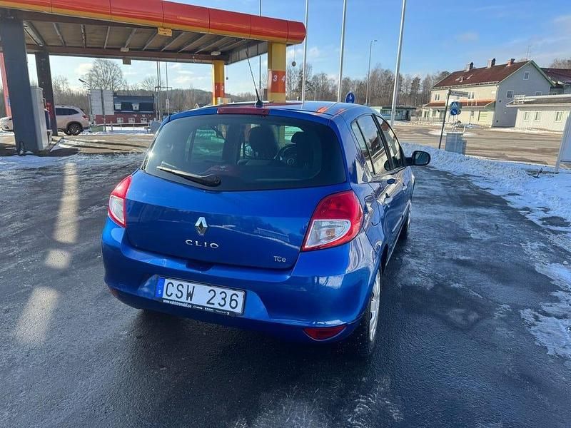 Begagnad Renault Clio R.S. 103 HK (75 kW) 2011 Blå Halvkombi