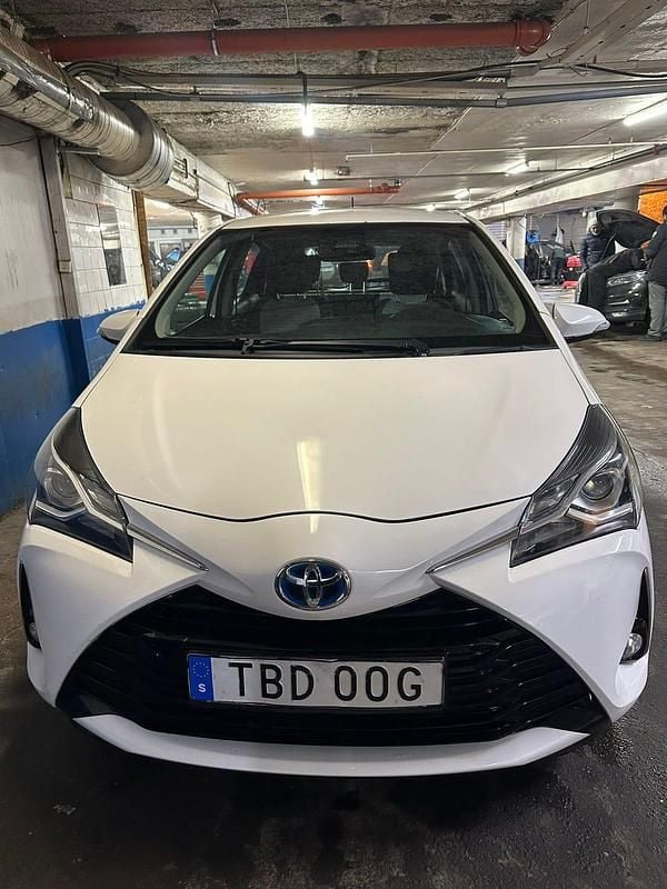 Begagnad Toyota Yaris Hybrid 101 HK (74 kW) 2019