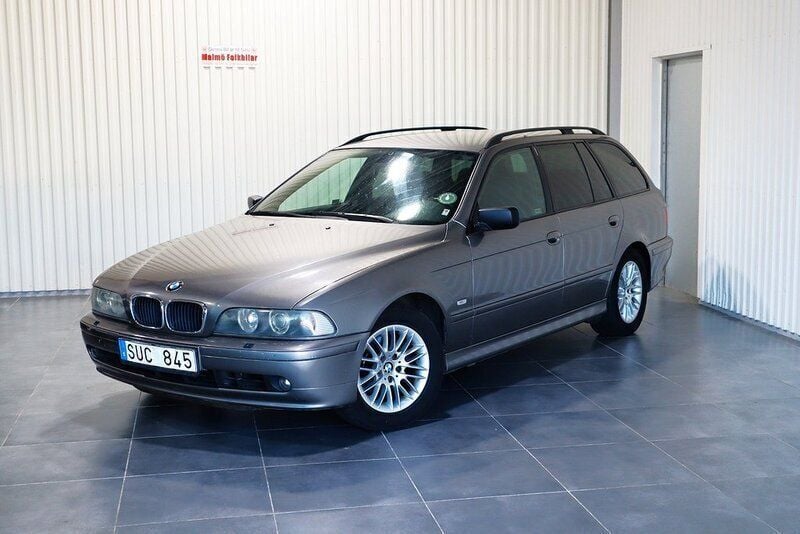 Grå Begagnad 2001 BMW 525 Kombi | 49 900 kr (Marknadspris) - Bild 1/4
