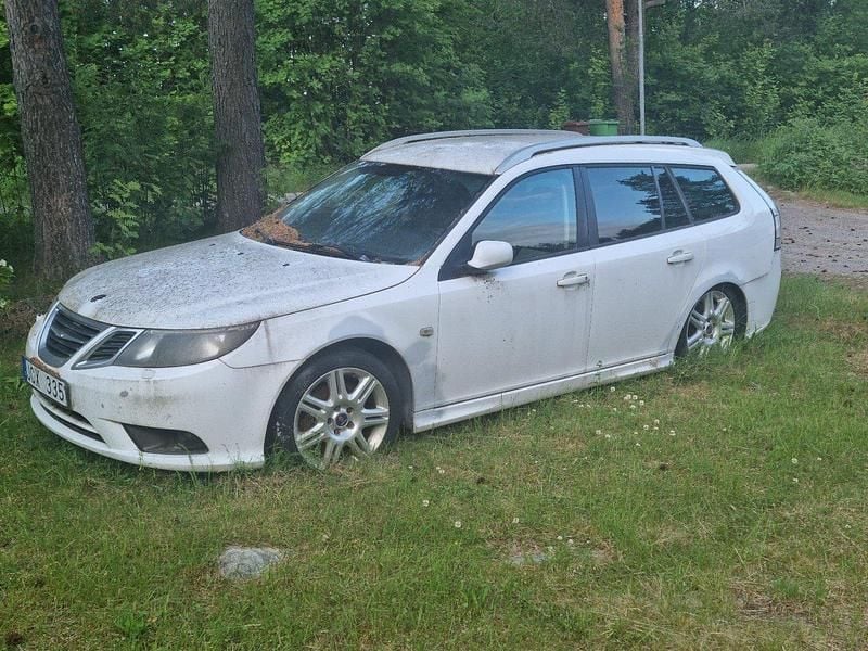 Vit Begagnad 2010 Saab 9-3 Vector Kombi | 10 000 kr - Bild 1/2