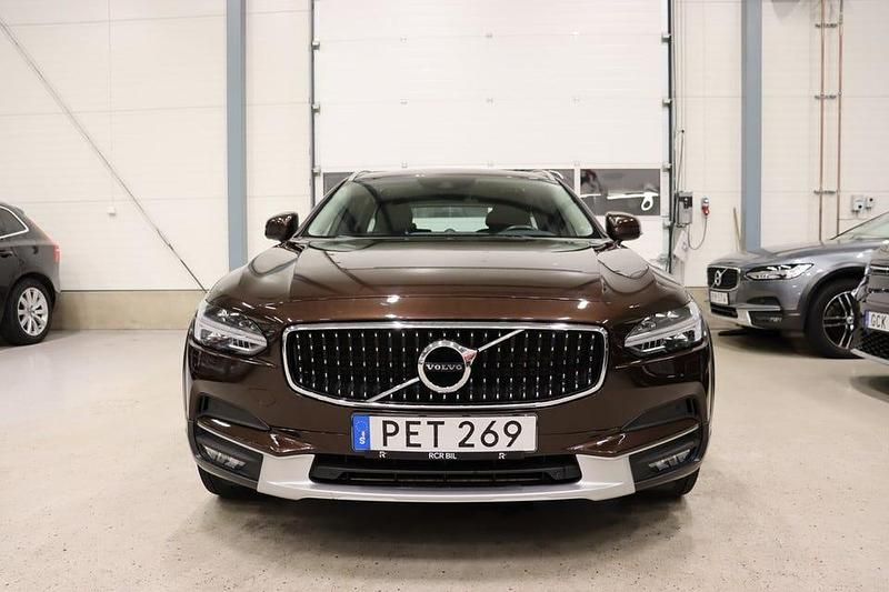 Begagnad Volvo V90 CC Inscription 235 HK (172 kW) 2017 Mörkbrun Kombi