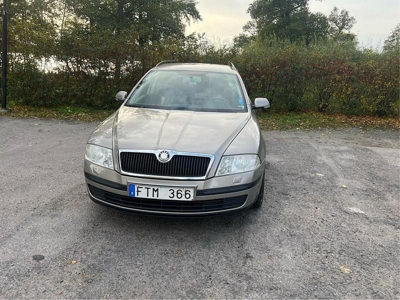 Brun Begagnad 2008 Skoda Octavia Kombi | 25 500 kr (Bra pris) - Bild 1/2