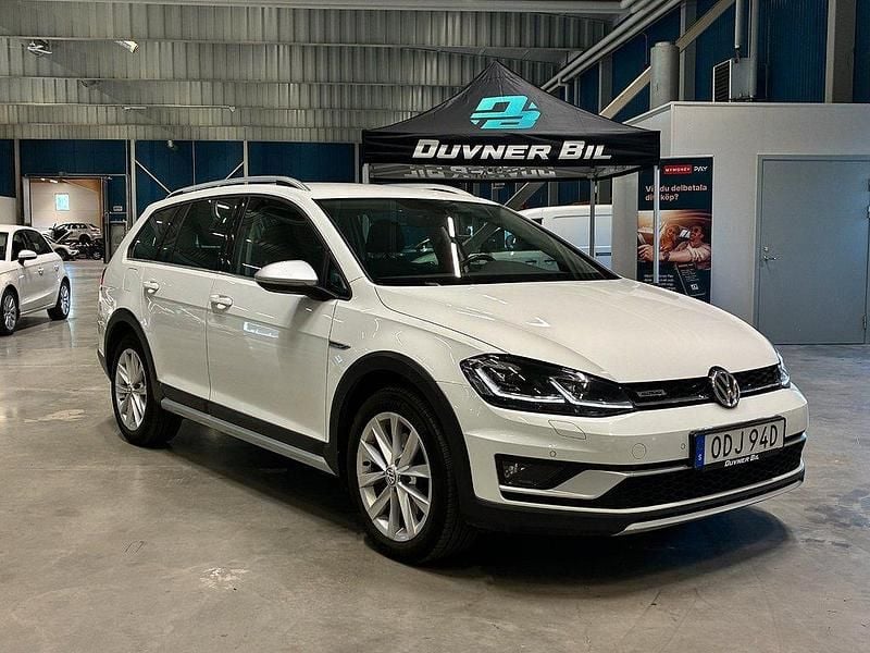 Vit Begagnad 2020 VW Golf Alltrack Kombi | 208 900 kr (Marknadspris) - Bild 1/4