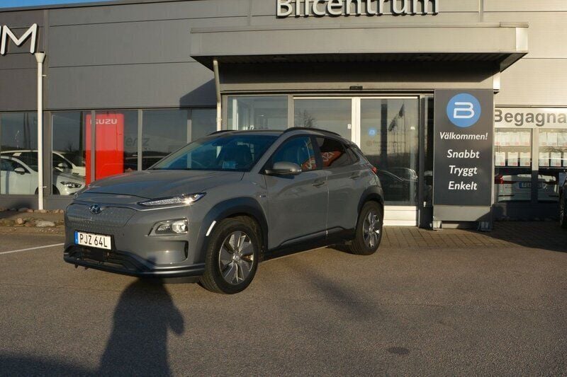 Grå Begagnad 2020 Hyundai Kona Premium SUV | 219 900 kr (Marknadspris) - Bild 1/4