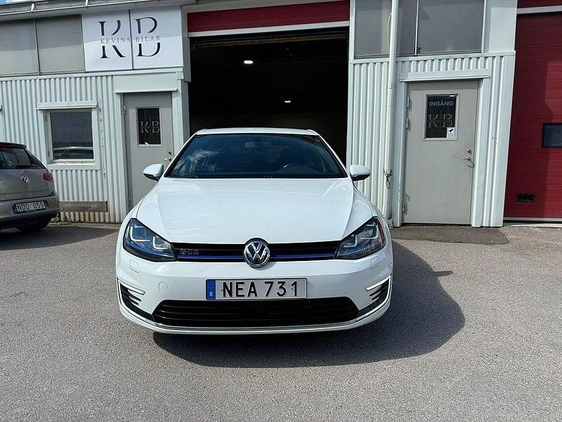 Vit Begagnad 2016 VW Golf VII GTE Halvkombi | 149 900 kr (Marknadspris) - Bild 1/4