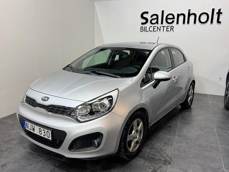 Begagnad Kia Rio 84 HK (61 kW) 2013 Grå Halvkombi