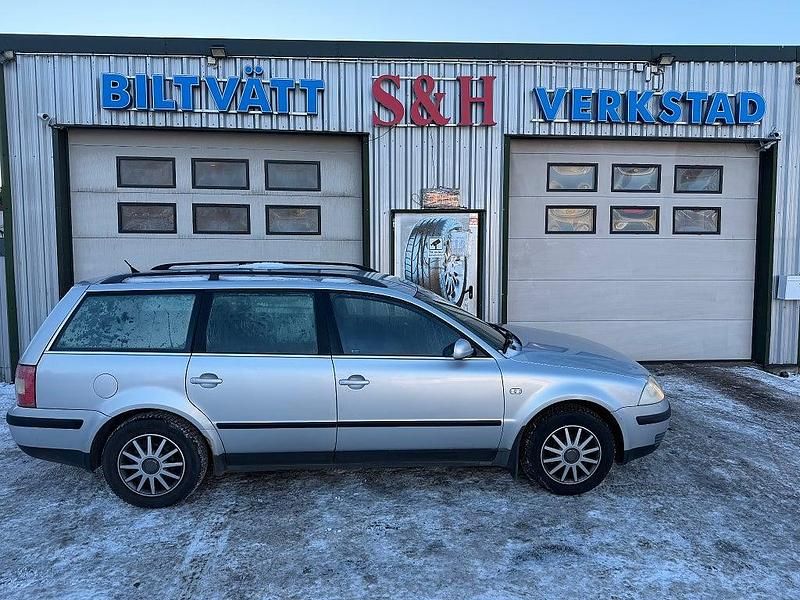 Begagnad VW Passat Trendline 150 HK (110 kW) 2003 Silver Kombi