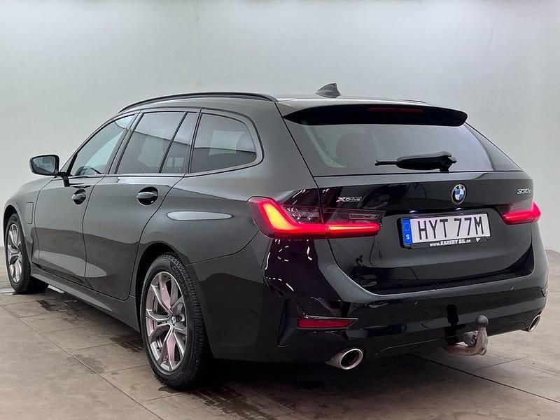 Begagnad BMW 330 Sport Line 292 HK (214 kW) 2021 Svart metallic Kombi