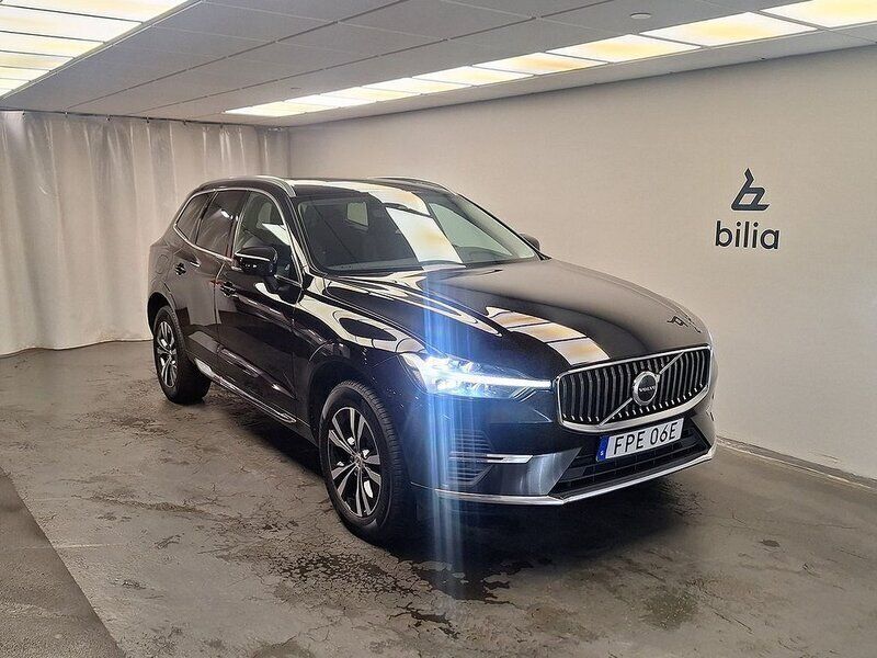 Svart Begagnad 2022 Volvo XC60 Core SUV | 329 000 kr (Superpris) - Bild 1/4