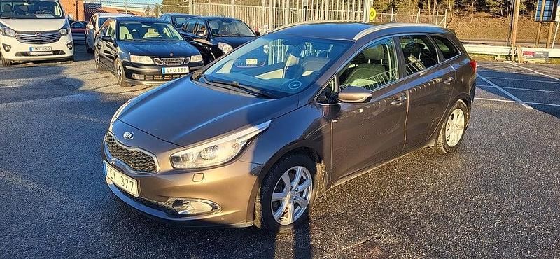 Begagnad Kia Ceed Sportswagon Comfort 128 HK (94 kW) 2013 Brun Kombi