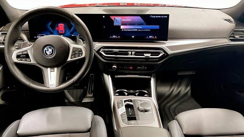 Begagnad BMW 330 Shadowline 292 HK (214 kW) 2023 Röd Kombi