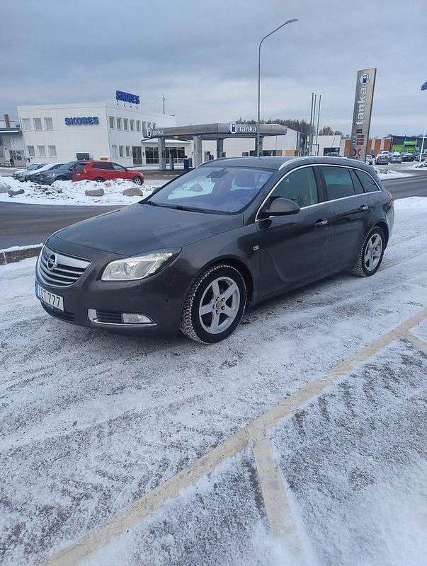 Grå Begagnad 2010 Opel Insignia Cosmo Kombi | 44 900 kr (Marknadspris) - Bild 1/4