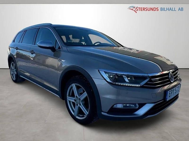 Brun Begagnad 2017 VW Passat Alltrack Kombi | 159 900 kr (Bra pris) - Bild 1/4