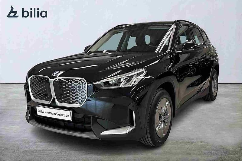 Svart Begagnad 2026 BMW iX1 SUV | 439 900 kr - Bild 1/1