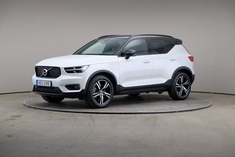Vit Begagnad 2020 Volvo XC40 R-Design SUV | 349 000 kr (Marknadspris) - Bild 1/4