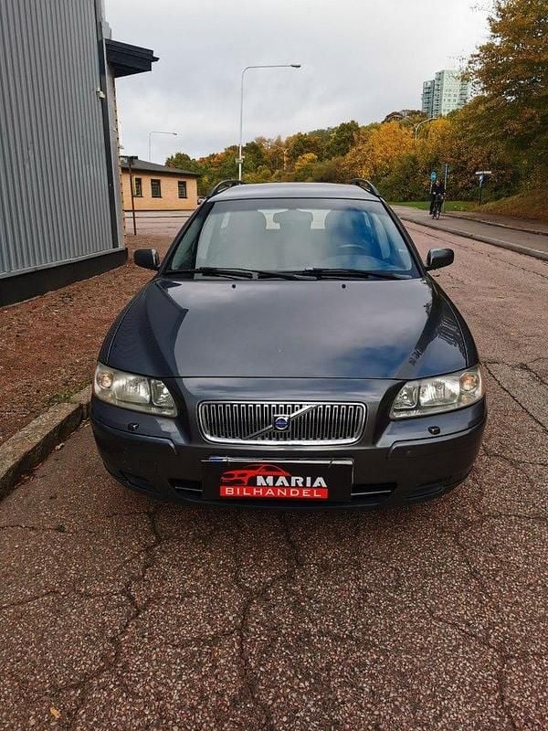 Grå Begagnad 2005 Volvo V70 Business Edition Kombi | 29 900 kr (Marknadspris) - Bild 1/4