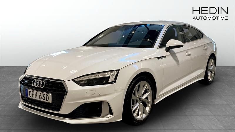 Vit (white) Begagnad 2022 Audi A5 Sportback Halvkombi | 329 900 kr (Superpris) - Bild 1/4