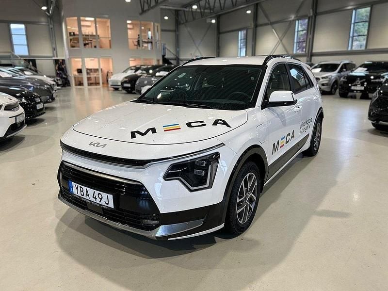 Vit Begagnad 2025 Kia Niro Advance SUV | 419 900 kr (Lite dyr) - Bild 1/4