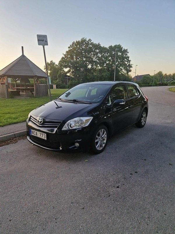Begagnad 2012 Toyota Auris Halvkombi | 49 000 kr (Bra pris) - Bild 1/4