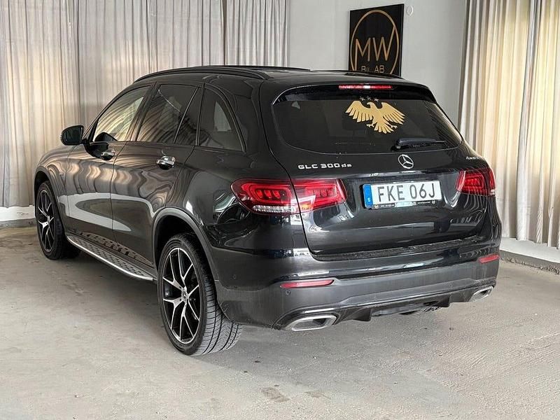 Begagnad Mercedes GLC300e AMG line 306 HK (225 kW) 2021 Svart