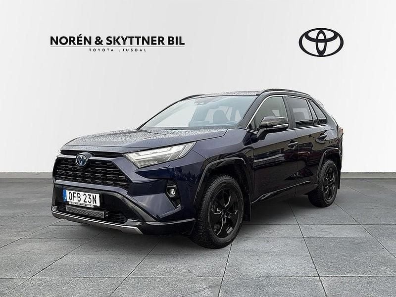 Blå Begagnad 2024 Toyota RAV4 Hybrid Style SUV | 429 000 kr (Marknadspris) - Bild 1/3