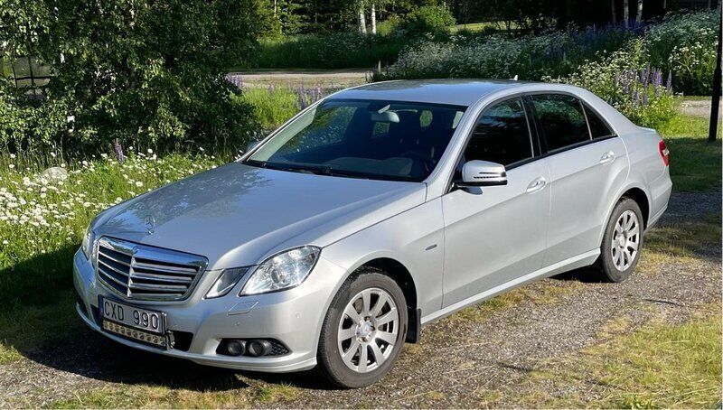 Silver Begagnad 2010 Mercedes E220 Classic Sedan | 65 000 kr (Superpris) - Bild 1/4