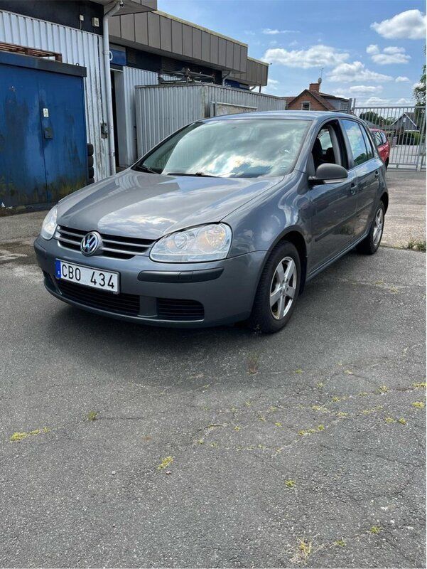 Grå Begagnad 2007 VW Golf V Trendline Halvkombi | 18 000 kr (Marknadspris) - Bild 1/4