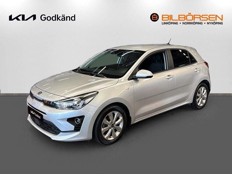 Grå Begagnad 2021 Kia Rio Advance Halvkombi | 159 900 kr (Marknadspris) - Bild 1/4