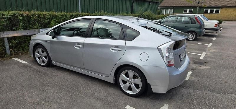 Silver Begagnad 2010 Toyota Prius Halvkombi | 74 000 kr (Marknadspris) - Bild 1/4