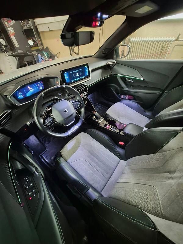 Begagnad Peugeot e-2008 GT 100 kW (136 HK) 2021 SUV