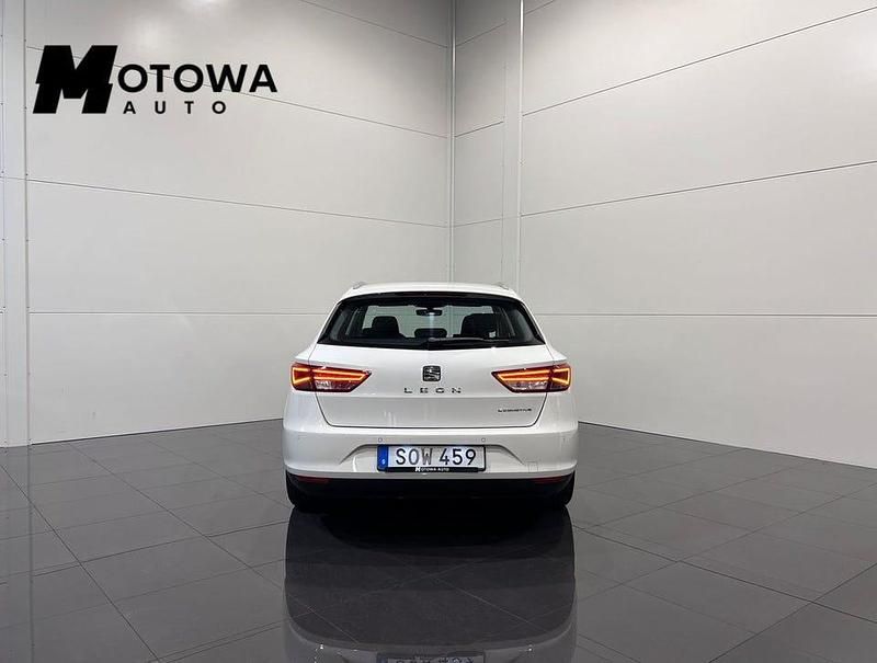 Begagnad Seat Leon ST Ecomotive 110 HK (80 kW) 2016 Vit Kombi