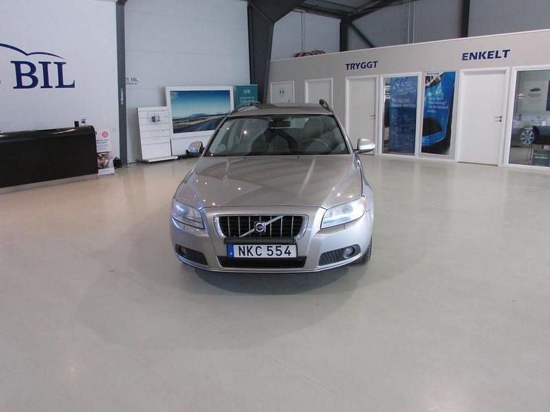 Begagnad Volvo V70 163 HK (119 kW) 2008 Ljusbrun Kombi