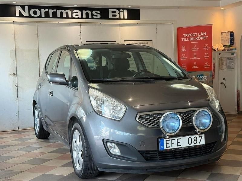 Begagnad Kia Venga Comfort 90 HK (66 kW) 2010 Grå Halvkombi