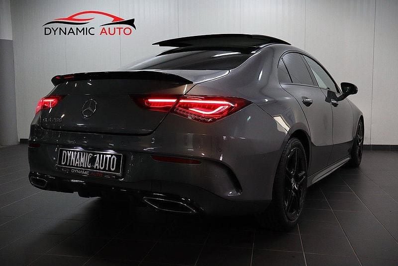 Mörkgrå (grå) Begagnad 2019 Mercedes CLA200 AMG Sportkupé | 299 900 kr (Marknadspris) - Bild 1/4