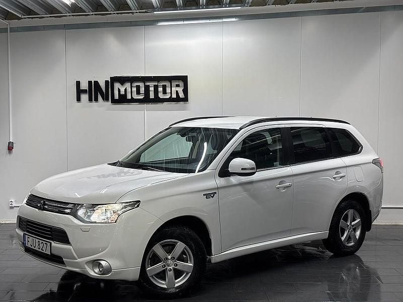 Begagnad Mitsubishi Outlander P-HEV 121 HK (88 kW) 2014 Vit SUV