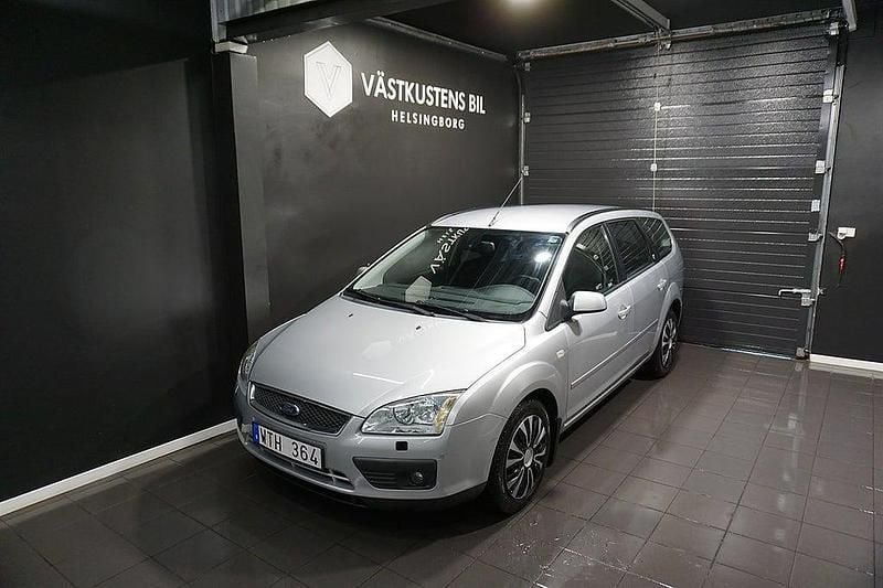 Begagnad Ford Focus 116 HK (85 kW) 2005 Silver Kombi