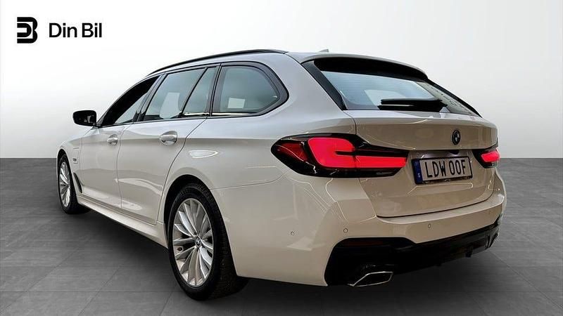 Begagnad BMW 530 M Sport 184 HK (135 kW) 2023 Vit Kombi