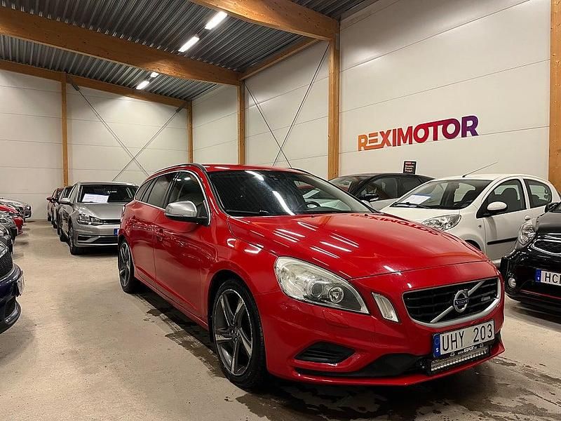 Begagnad Volvo V60 R-Design 163 HK (119 kW) 2011 Röd Kombi