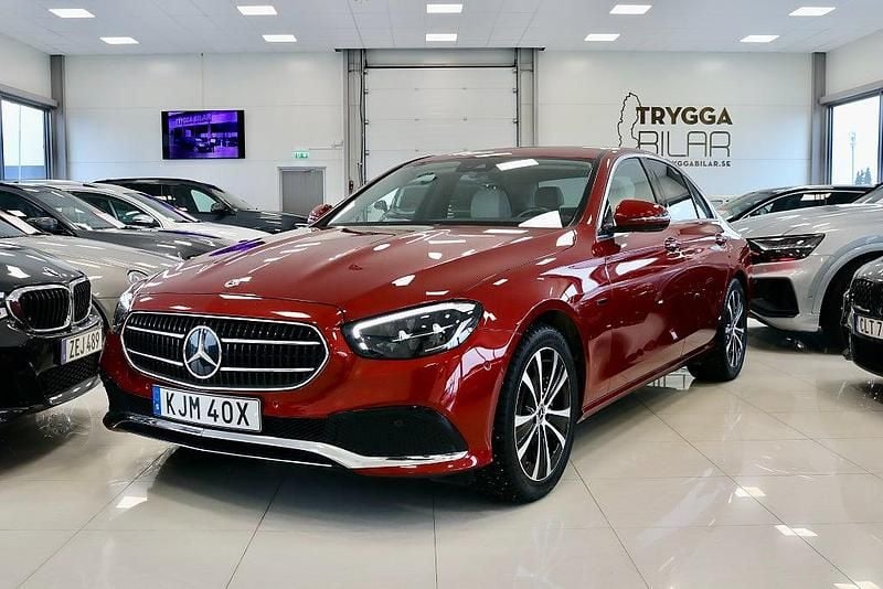 Röd Begagnad 2020 Mercedes E300 Avantgarde Sedan | 419 000 kr (Marknadspris) - Bild 1/4