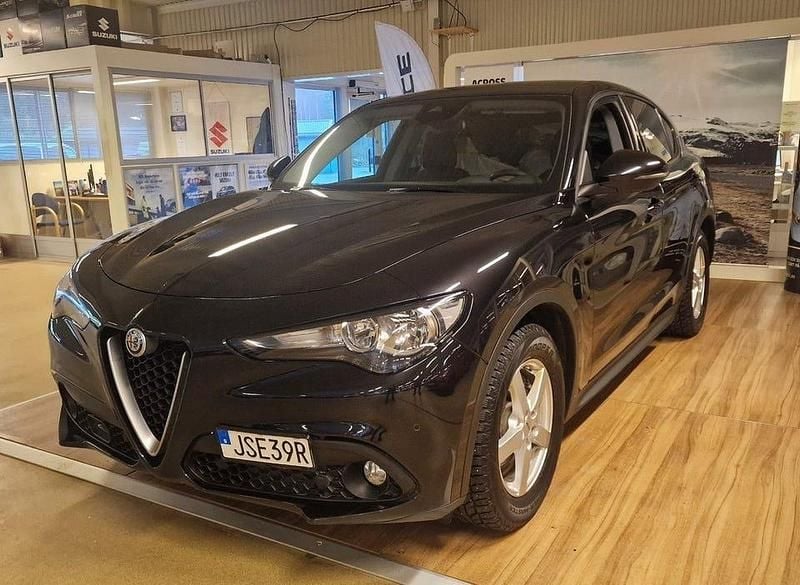 Begagnad Alfa Romeo Stelvio 160 HK (117 kW) 2019 Svart SUV