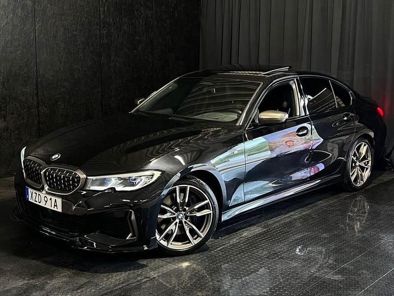 Svart Begagnad 2019 BMW M340 M Sport Sedan | 569 500 kr (Marknadspris) - Bild 1/4