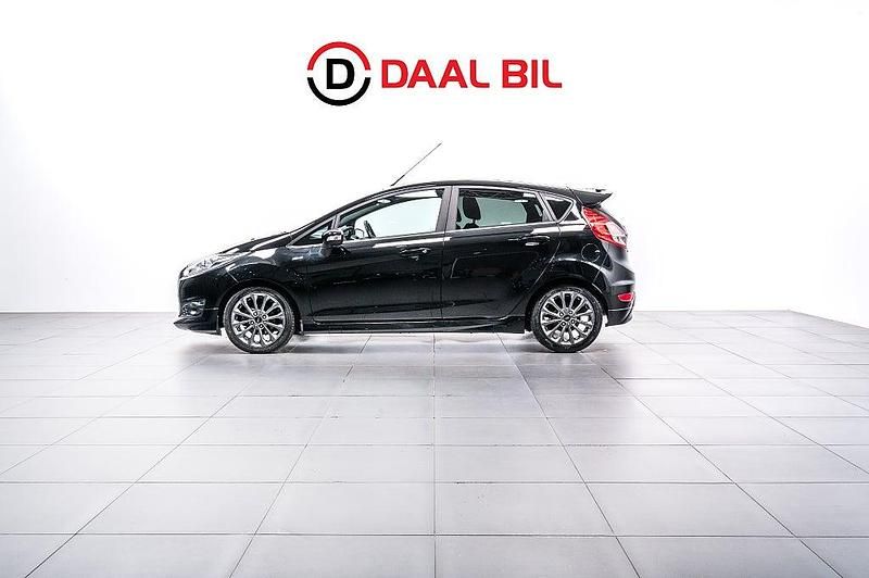 Svart Begagnad 2017 Ford Fiesta ST-Line Halvkombi | 134 700 kr (Marknadspris) - Bild 1/4