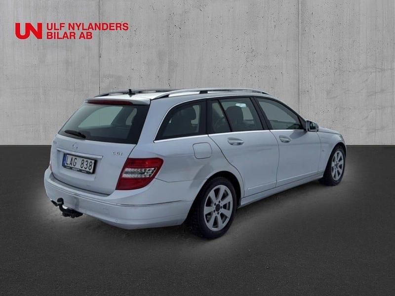 Begagnad Mercedes C180 Avantgarde 156 HK (114 kW) 2010 Silver Kombi