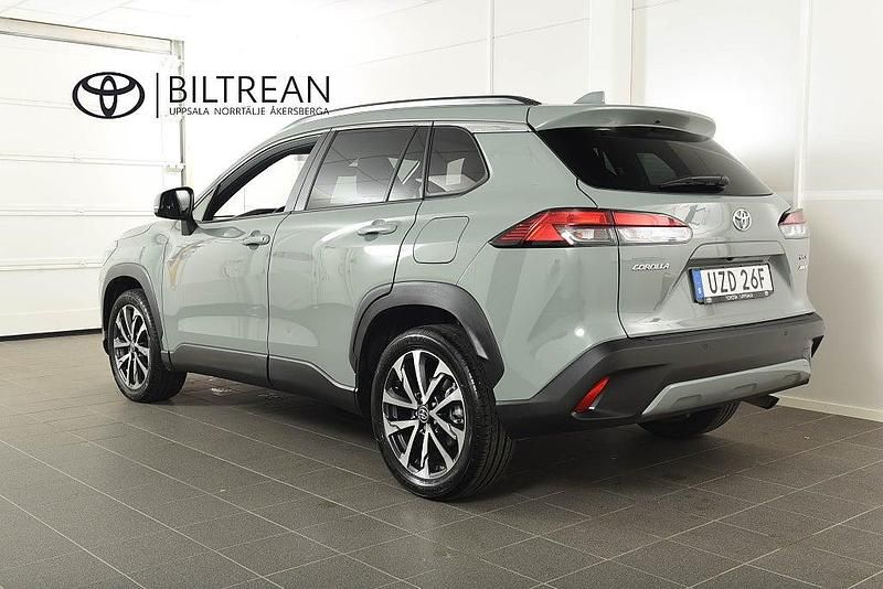 Begagnad Toyota Corolla Cross Style 197 HK (144 kW) 2024 Grön SUV