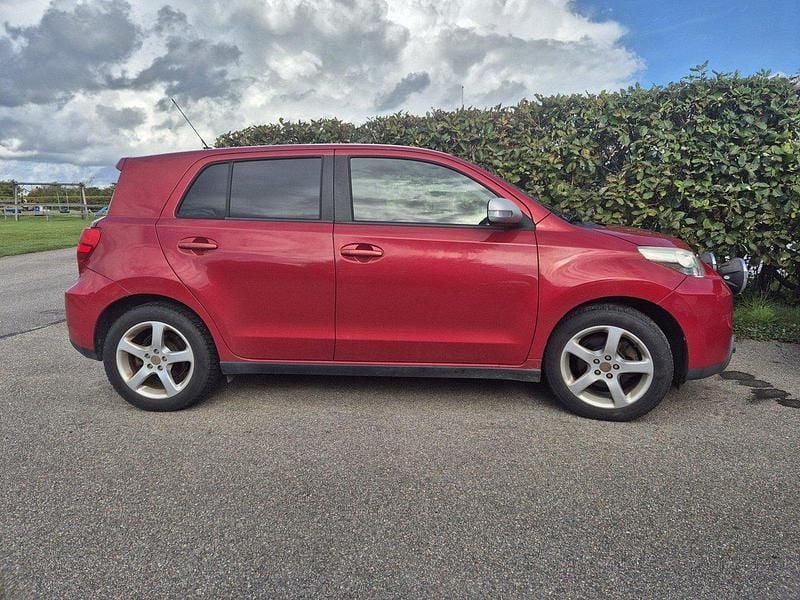 Röd Begagnad 2009 Toyota Urban Cruiser SUV | 40 000 kr (Marknadspris) - Bild 1/4