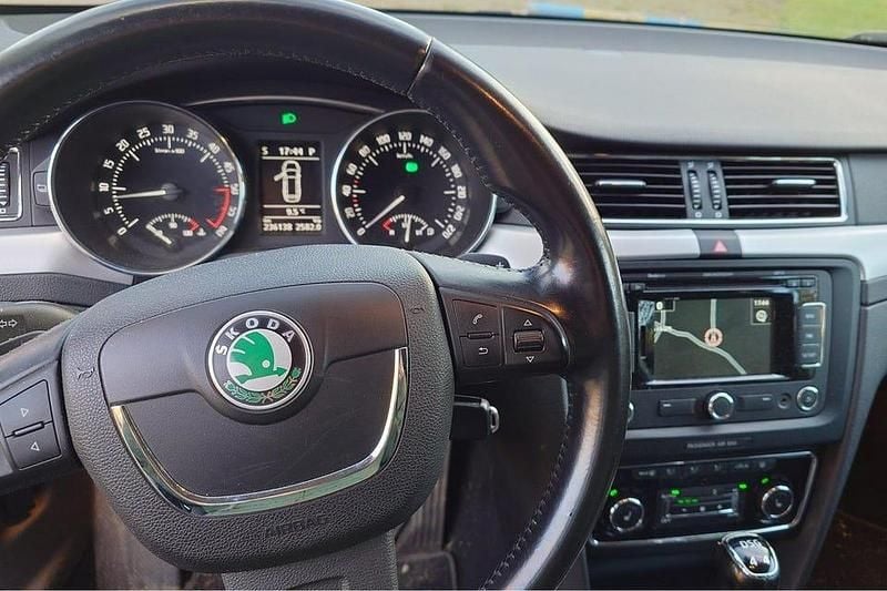 Begagnad Skoda Superb Ambition 140 HK (102 kW) 2013 Kombi